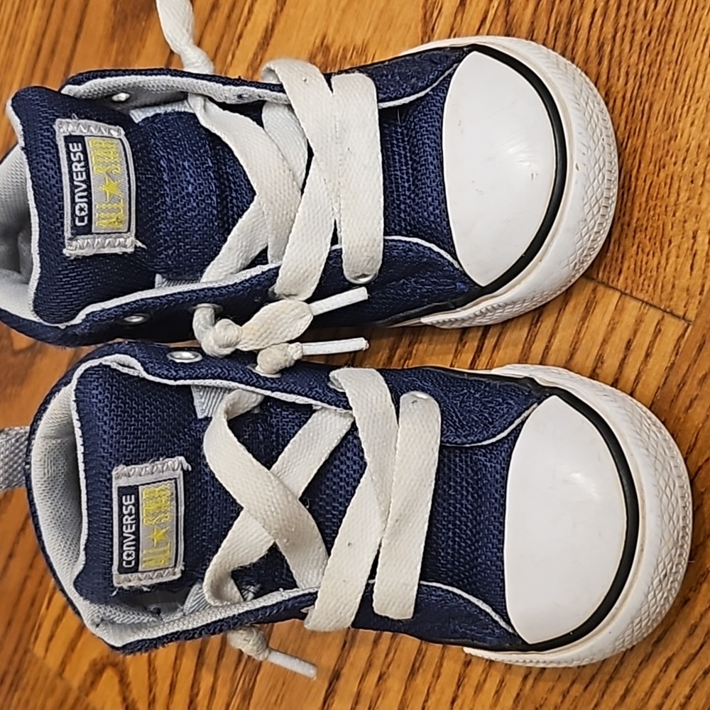 Converse - Picture 2 of 4